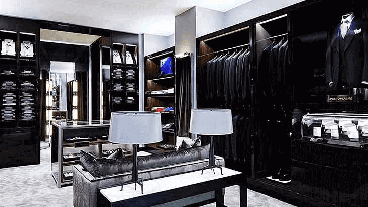 Retail scent marketing with store fragrance diffuser